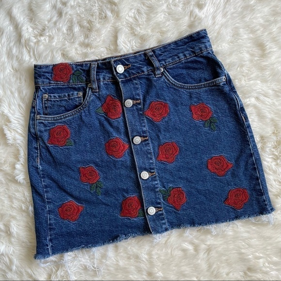 Zara Skirt Rose Flower Embroidered Denim Button Front Mini Blue Red XS - Picture 1 of 9
